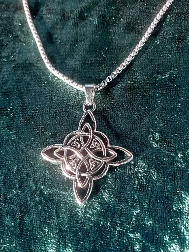 Collier noeud wiccan